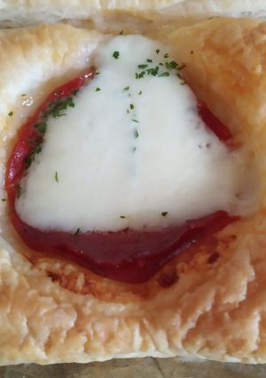 Una foto de Hojaldre de chorizo y mozzarella