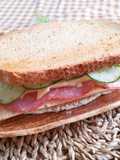 แซนวิชขนมปัง sourdough