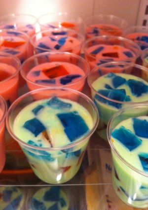 Una foto de Gelatina divertida de cuadritos (mosaico)