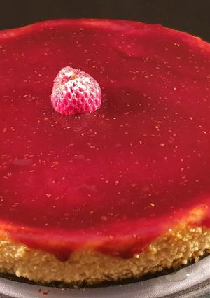 Foto principal de Tarta de queso estilo "LA VIÑA" con base de galleta y mermelada de frutos del bosque