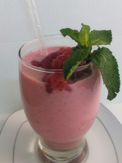 A picture of Raspberry spritzer smoothie.