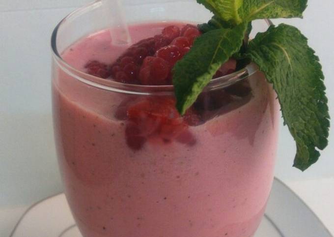Raspberry spritzer smoothie