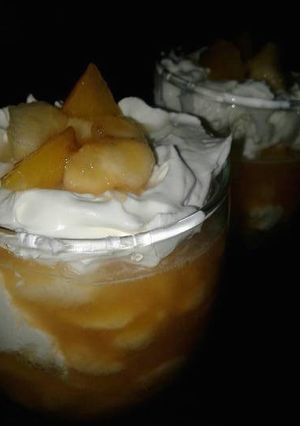 Una foto de Ensalada de fruta con chantilly😍😙