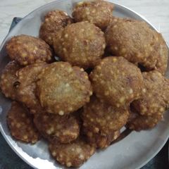 A picture of Sabudana/sago vada.