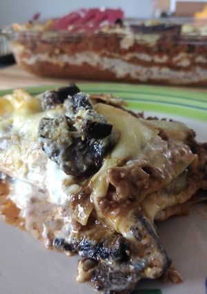 Una foto de Lasaña de boloñesa y callampas secas a la crema