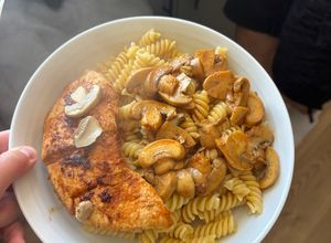 Une photo de Escalope de dinde aux champignons et pâtes