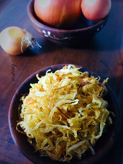 عکسی از دستور پیاز داغ زعفرونی