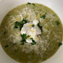 A picture of Broccoli and Celery Soup.