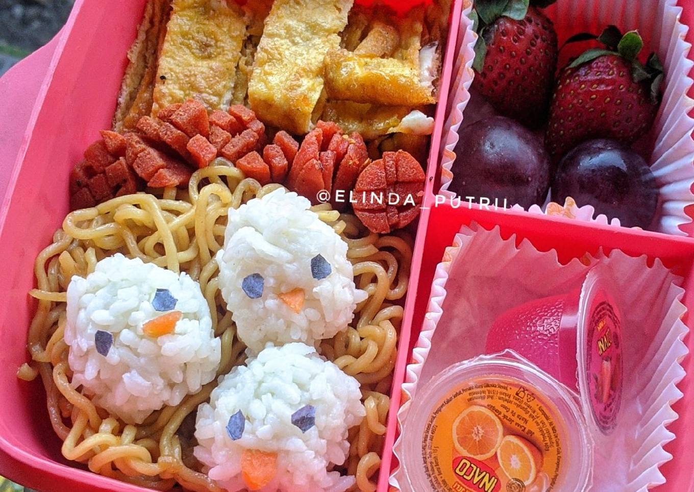Bekal Anak Sekolah (indomi goreng+nasi+telur+sosis+buah +jelly)