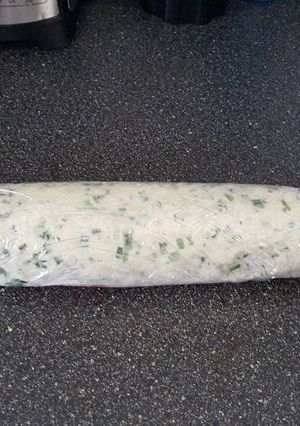 A picture of Blue cheese chive butter log.