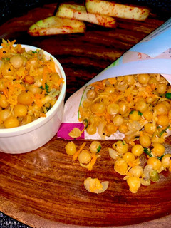 பீச் தேங்காய் மாங்காய் சுண்டல் (Beach thenkai maankai sundal recipe in tamil) செய்முறை முக்கிய புகைப்படம்
