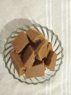 ગોળ પાપડી (Gol Papdi Recipe In Gujarati) રેસીપી મુખ્ય ફોટો