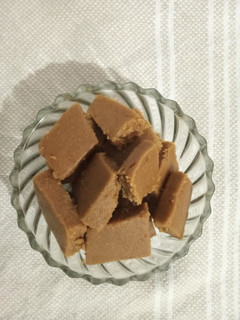 ગોળ પાપડી (Gol Papdi Recipe In Gujarati) રેસીપી મુખ્ય ફોટો