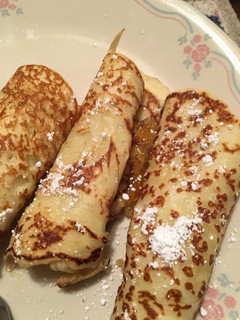 A picture of French pancakes.