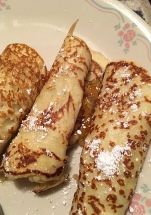 A picture of French pancakes.