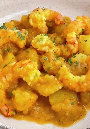 Una foto de Guiso de gambas con patatas