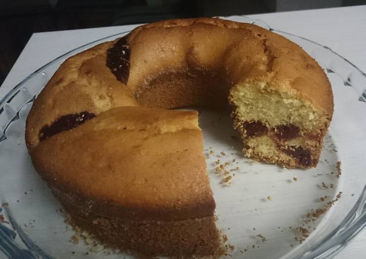 Bolo de Fubá com Goiabada