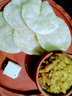 কাজু কিসমিস দিয়ে ছোলার ডাল (Kaju kismis diye cholar dal recipe in Bengali) রেসিপির প্রধান ছবি