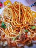 চিলি গার্লিক এগ স্প্যাগেটি (chilli garlic egg spaghetti recipe in Bengali)