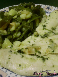 Una foto de Filetes de merluza macerados y judías verdes con patata rehogadas
