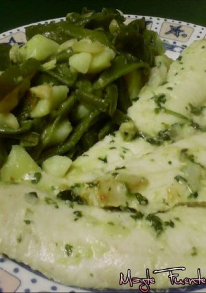 Foto principal de Filetes de merluza macerados y judías verdes con patata rehogadas