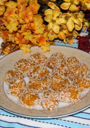 A picture of Instant Mango Coconut Ladoos.