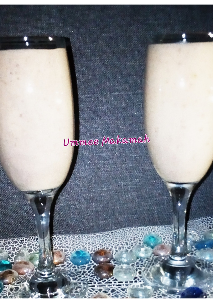 A picture of Banana and Dates Shake.