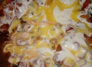 Una foto de Alambre de salchichas para asar con queso