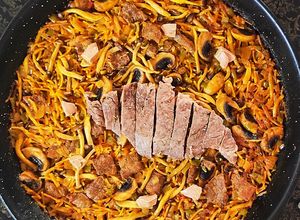 Foto principal de Fideuá de aguja ibérica con setas y foie