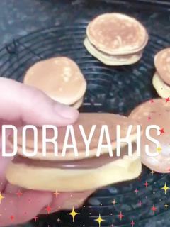 Una foto de Dorayakis rellenos de nutella