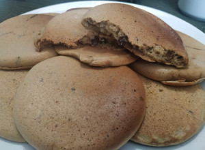 Foto di Pancake al caffè con gocce di cioccolato