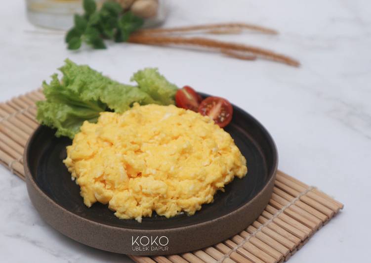 Resep Scrambled Eggs With Extra Cheese Yang Nikmat
