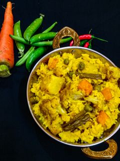 শীতকালীন সবজির খিচুড়ি রেসিপির প্রধান ছবি