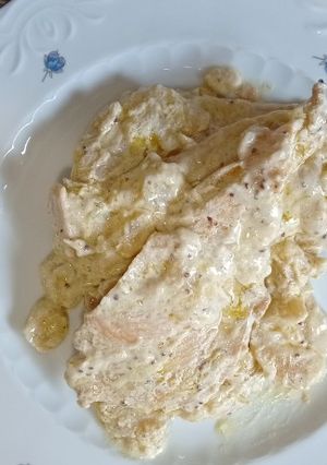 Una foto de Pollo en salsa blanca manzana y miel