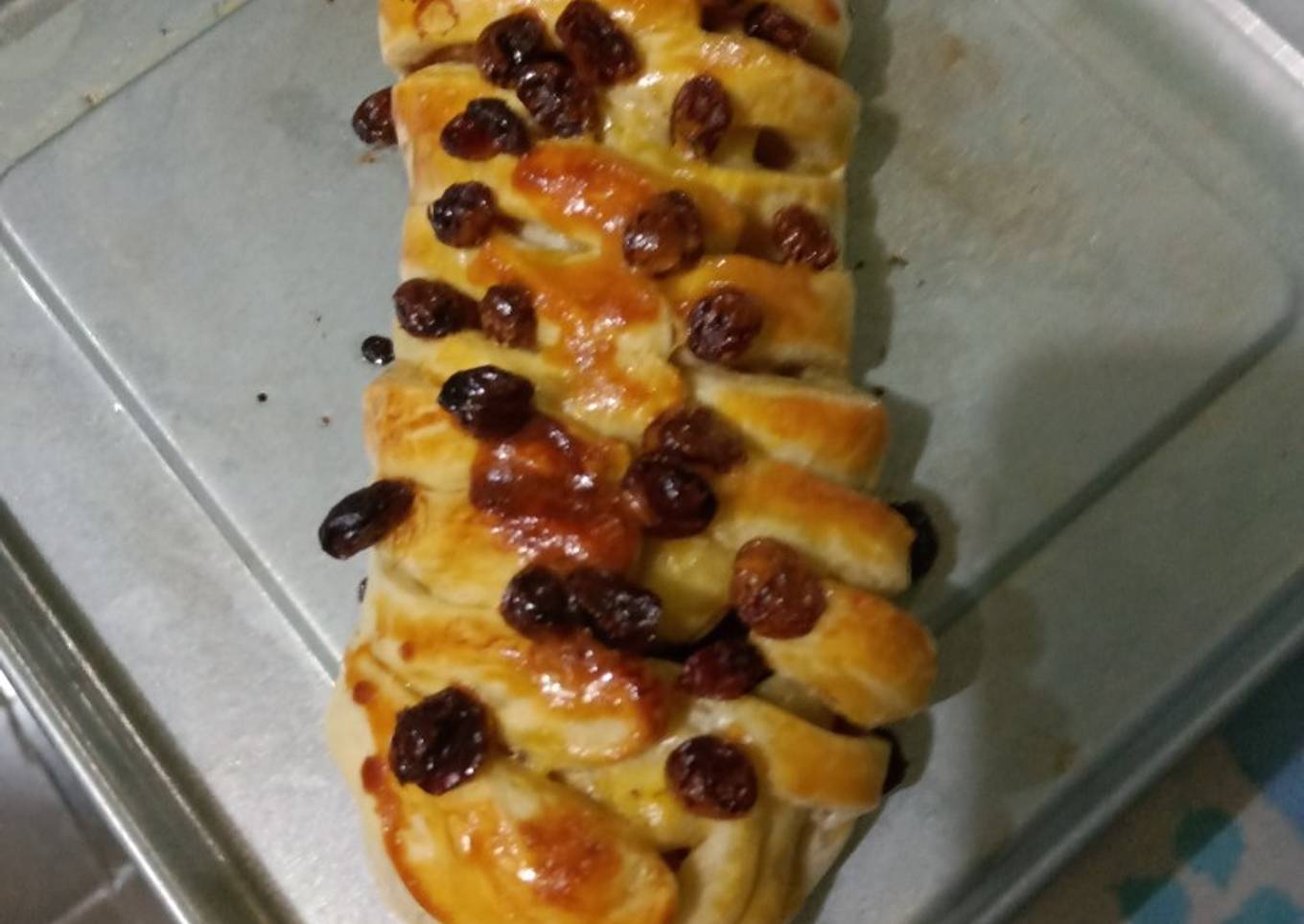 Raisin choco banana strudel