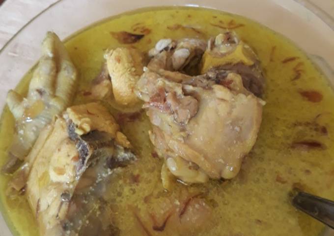 Opor Ayam Bumbu Kuning