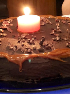 Una foto de TORTA DE CHOCOLATE, ALMENDRAS Y BANANAS SIN GLUTEN y SIN AZÚCAR