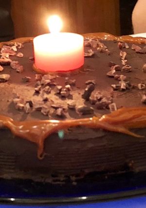 Una foto de TORTA DE CHOCOLATE, ALMENDRAS Y BANANAS SIN GLUTEN y SIN AZÚCAR