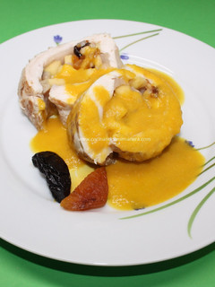 Una foto de Pechuga de pavo rellena