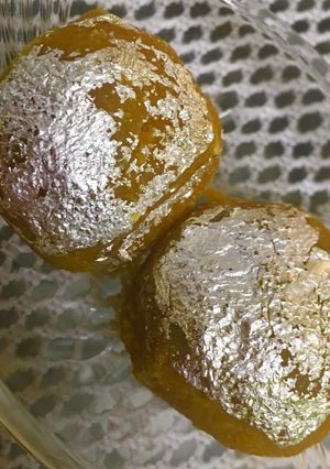 A picture of Besan laddu.