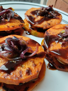 Una foto de Sanduchitos🍆🧅🍅 de calabaza🎃🥙🧀