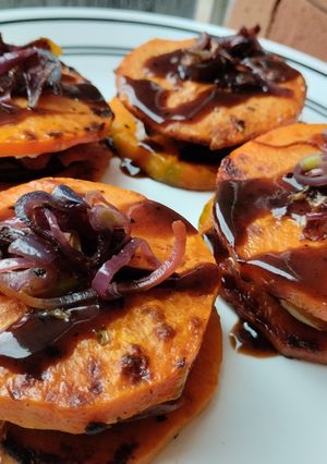 Una foto de Sanduchitos🍆🧅🍅 de calabaza🎃🥙🧀