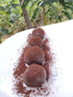 சாக்லேட் டிரஃபிள் (Chocolate truffle recipe in tamil) செய்முறை முக்கிய புகைப்படம்