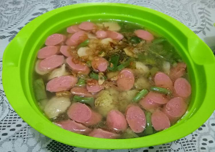 Cara Gampang Menyiapkan Sayur sop bakso dan sosis sederhana yang Lezat