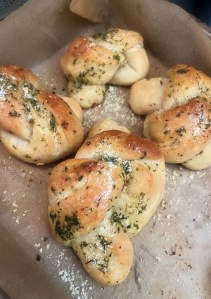 Foto resep Garlic Knots / Roti Bawang Putih