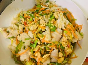 Hình của món Gỏi chân gà rút xương.