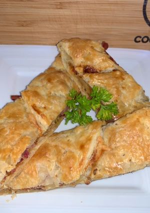 Sonkás-sajtos görög rétes recept fotója
