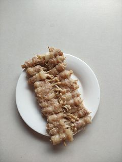 Hình của món Ba chỉ cuộn nấm kim châm.