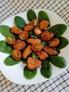 Una foto de Ensalada de pollo marinado