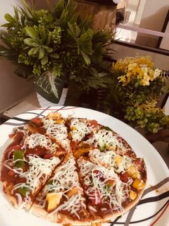 કોર્ન કેપ્સીકમ પીઝા (Corn Capsicum Pizza Recipe In Gujarati) રેસીપી મુખ્ય ફોટો